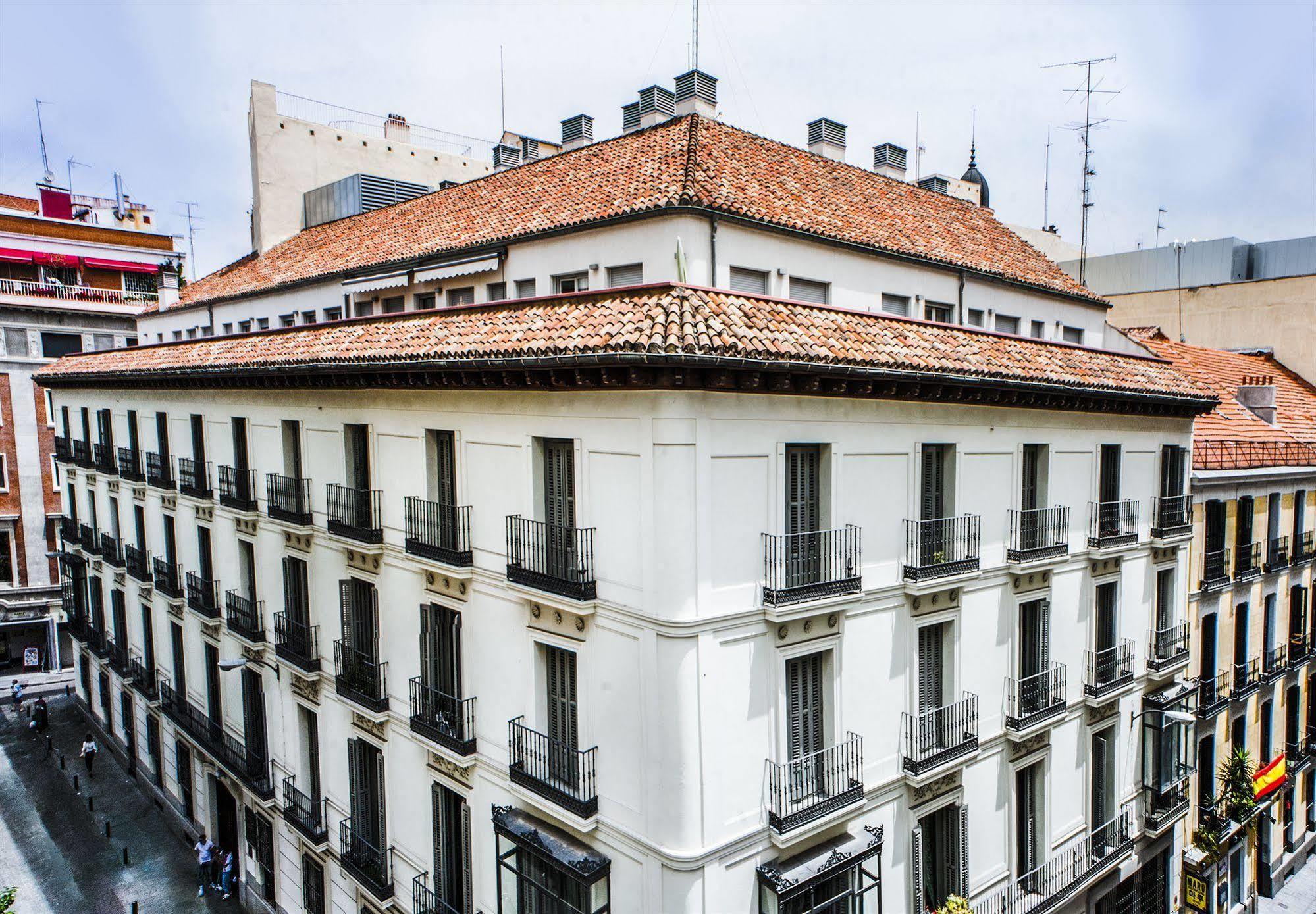 Gran Via Suites Madrid Buitenkant foto